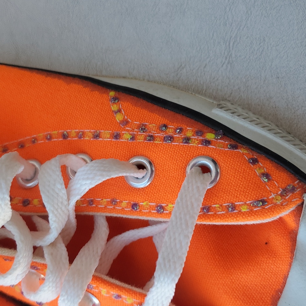 🔥 Rare Custom Converse – Made in USA!Hand‑Painted One‑of‑a‑Kind High Tops - Picture 4 of 12